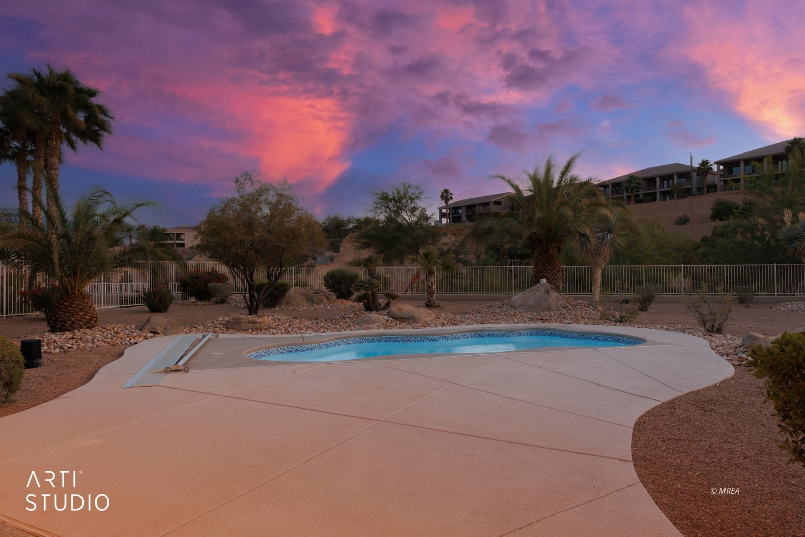 998  Crest View Dr