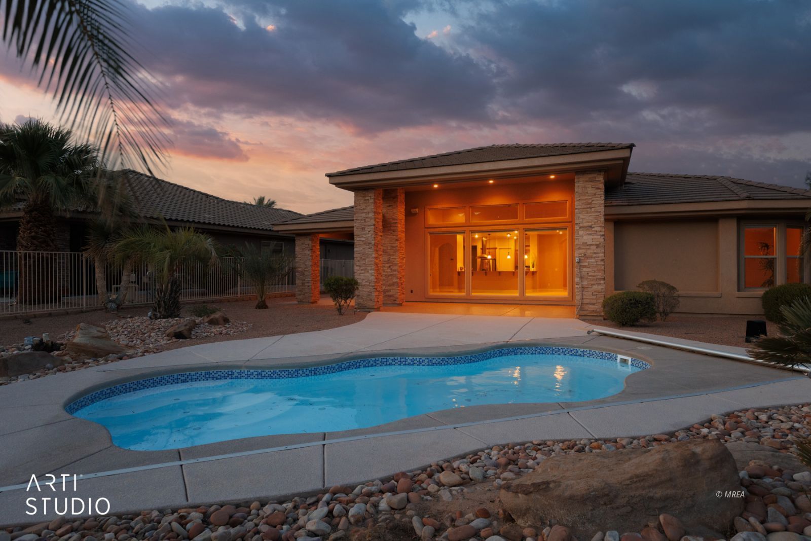 998  Crest View Dr