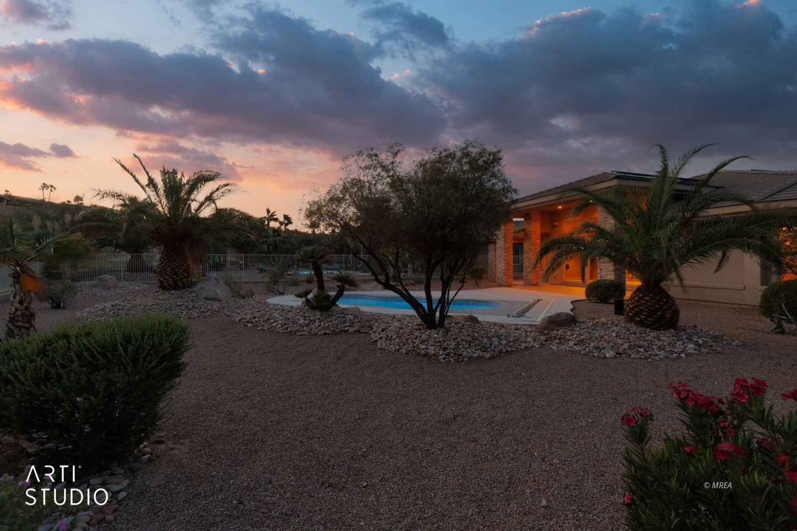 998  Crest View Dr