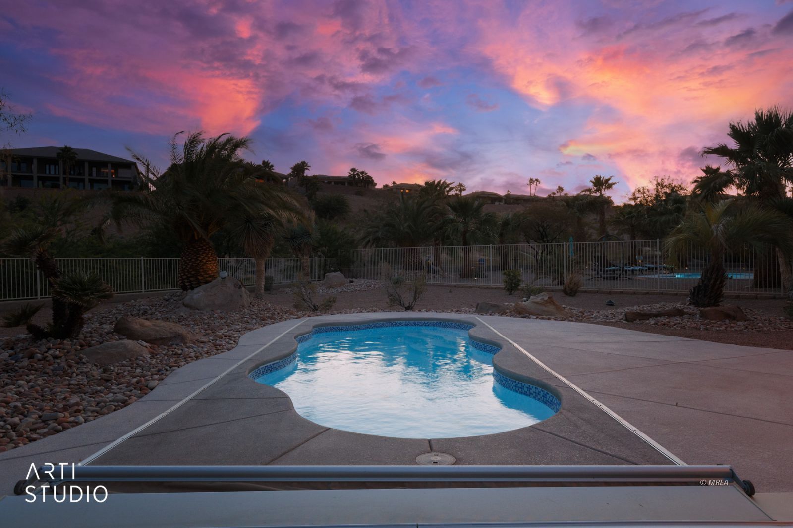 998  Crest View Dr