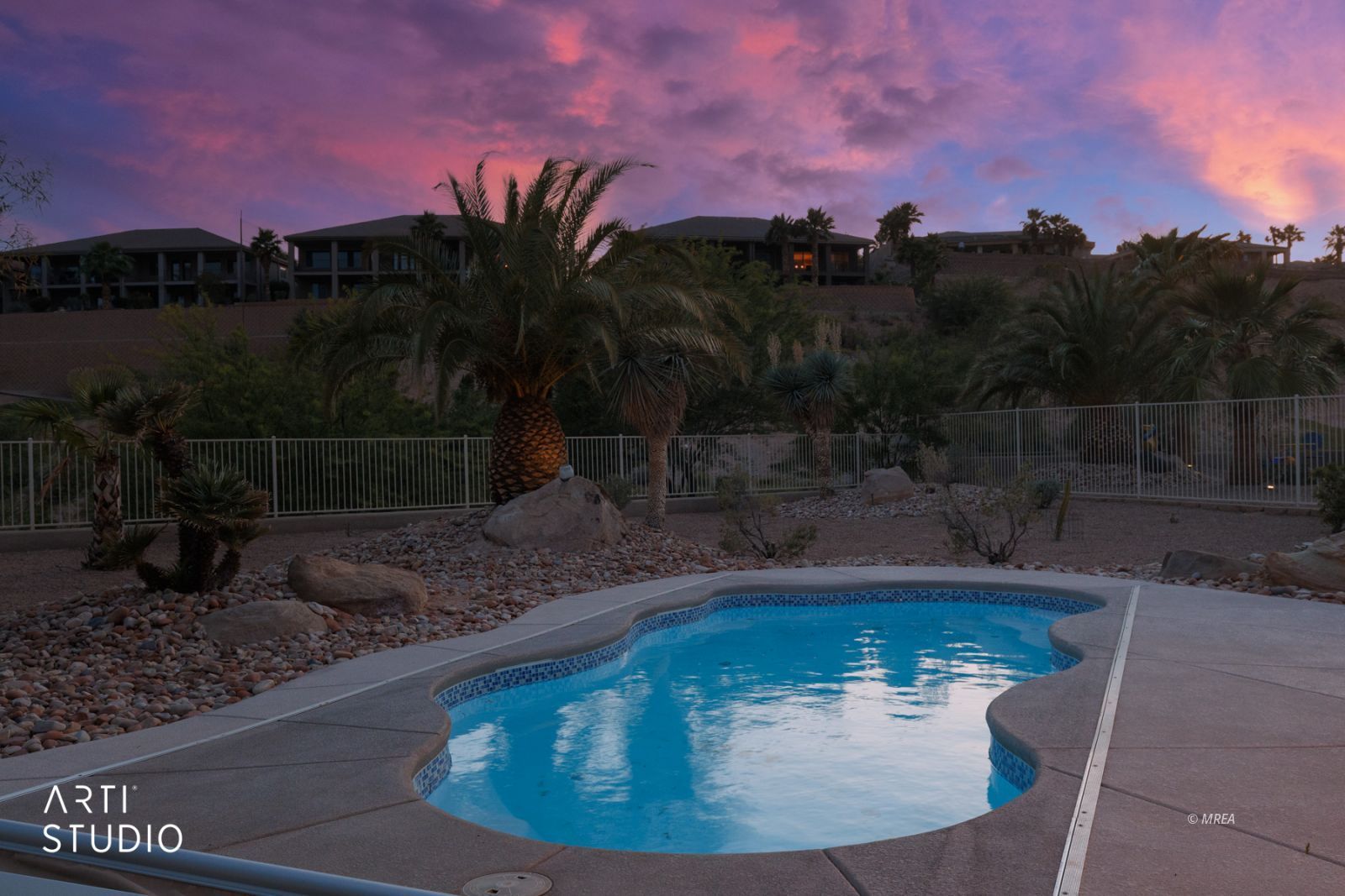 998  Crest View Dr