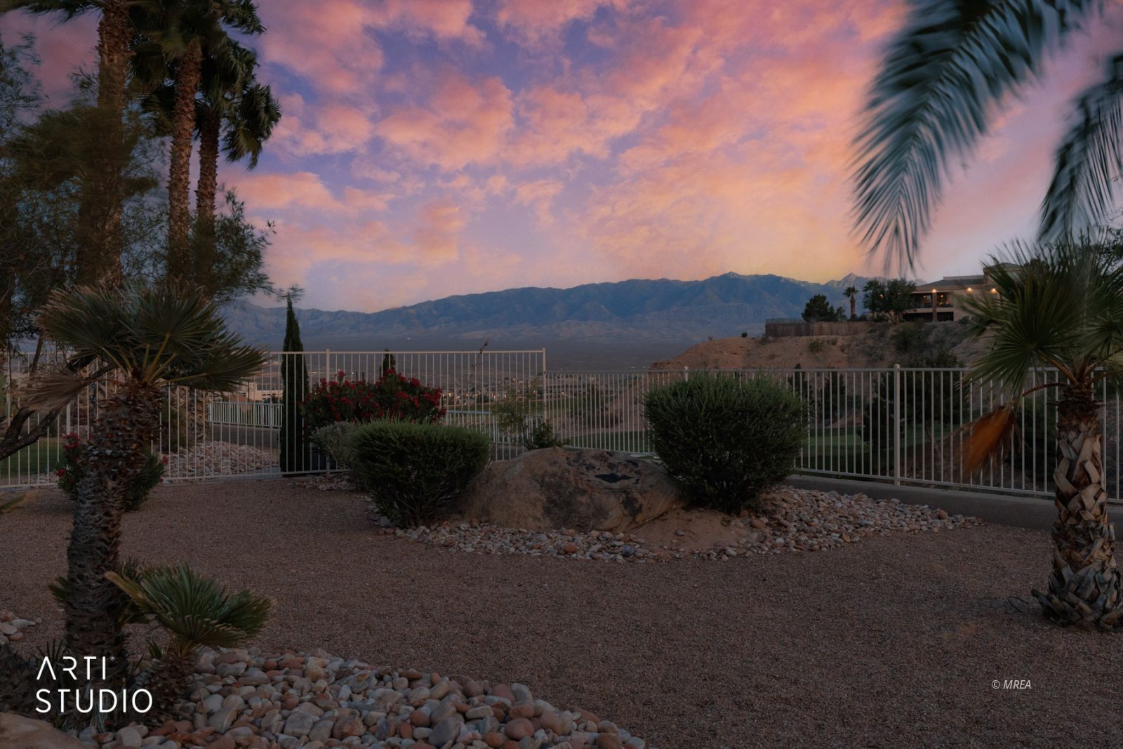 998  Crest View Dr
