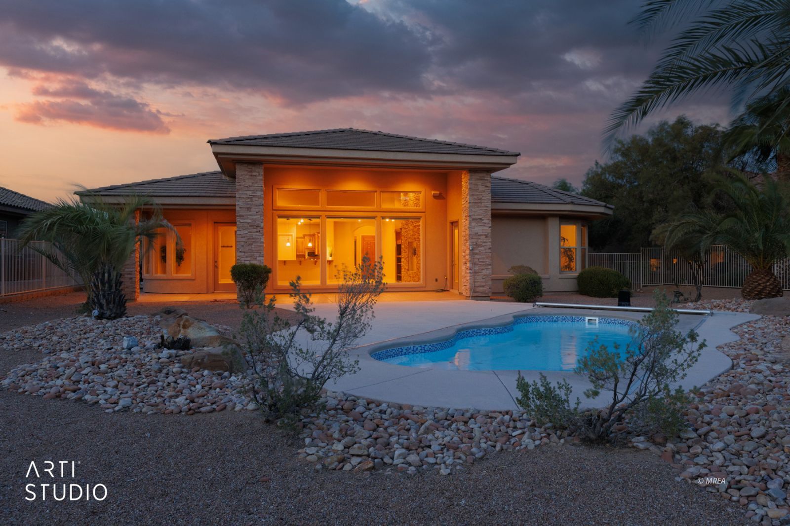 998  Crest View Dr