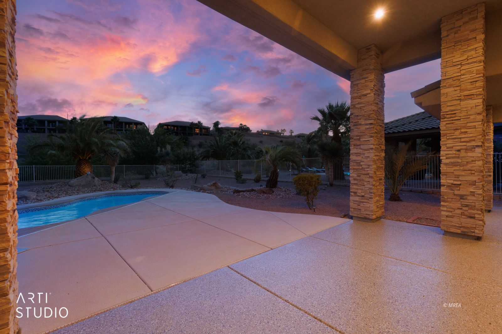 998  Crest View Dr