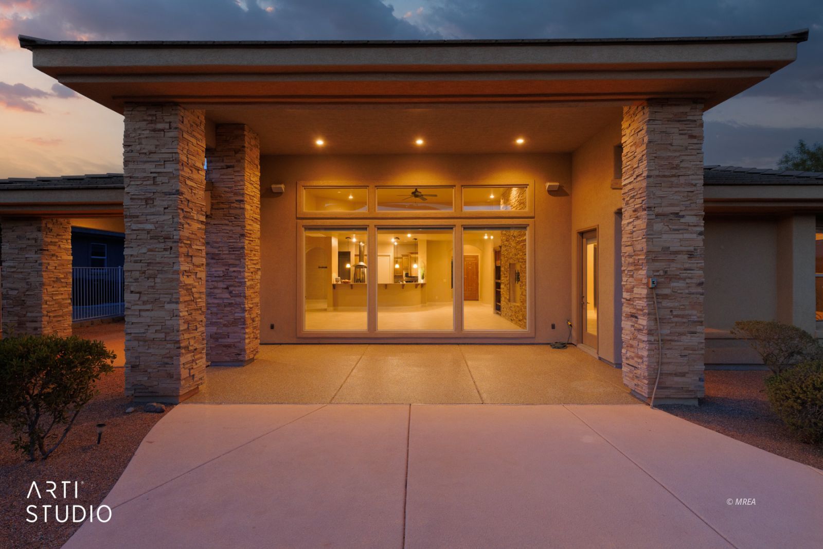 998  Crest View Dr