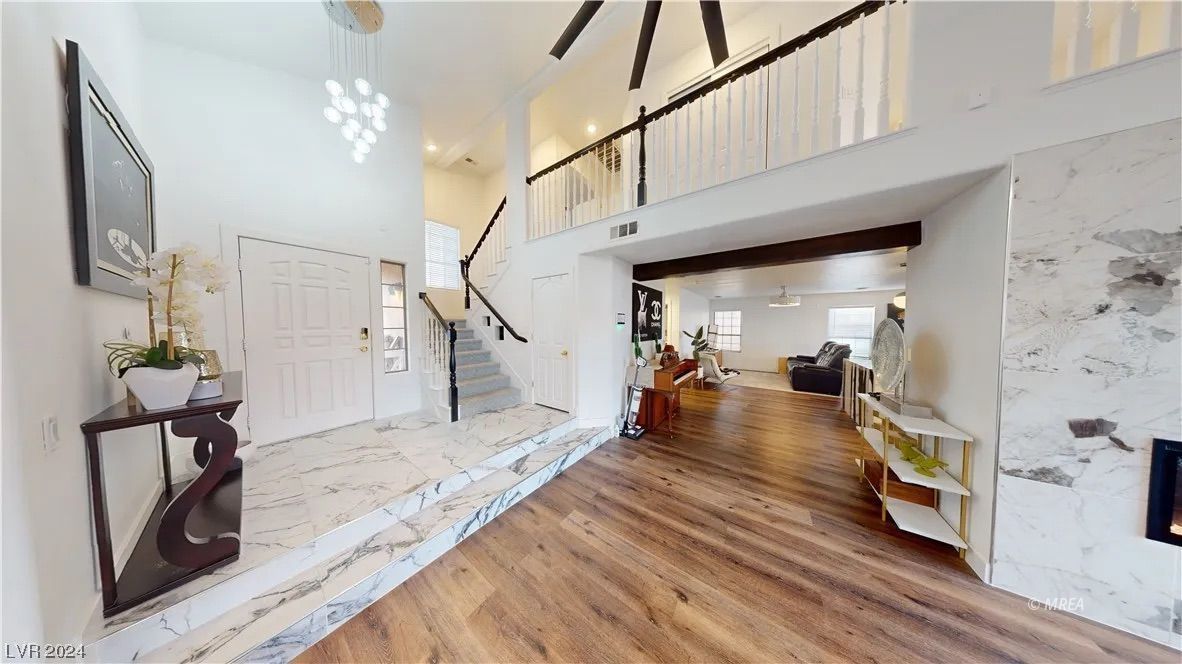 387  Silver Rd