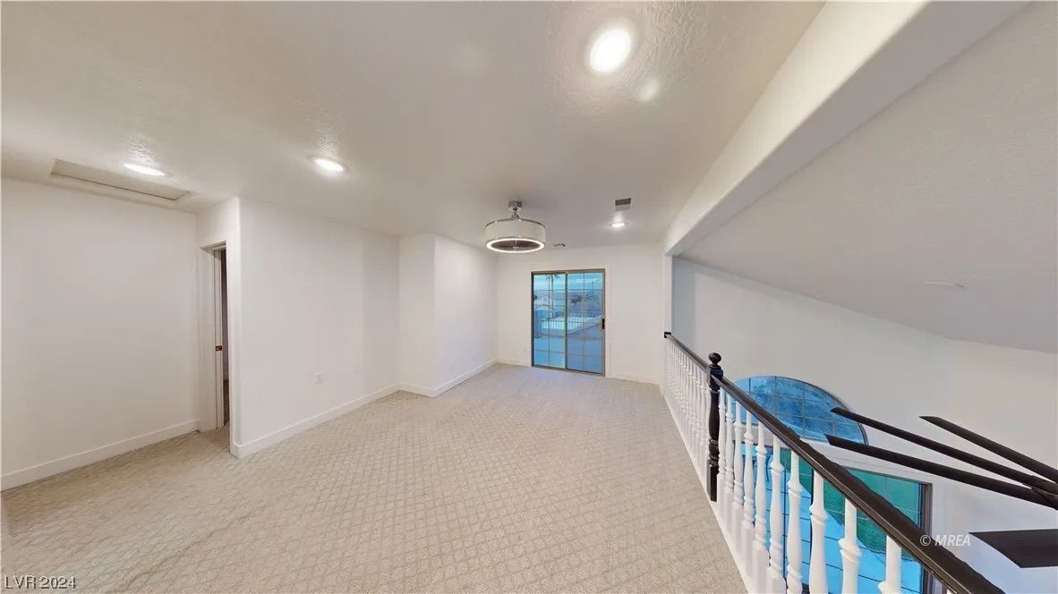 387  Silver Rd