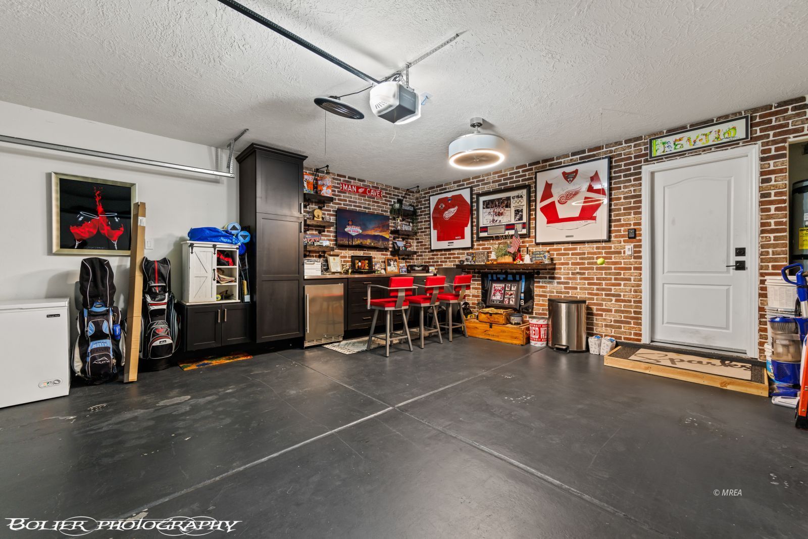 753  Fox Hills Way