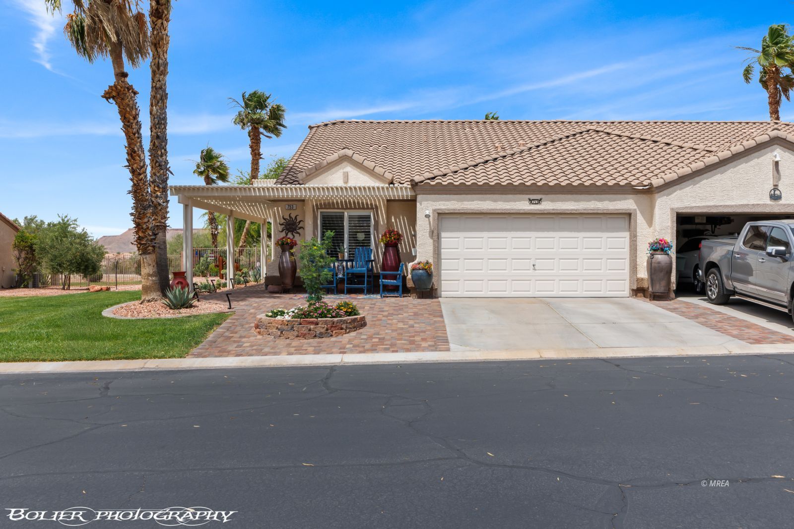 753  Fox Hills Way