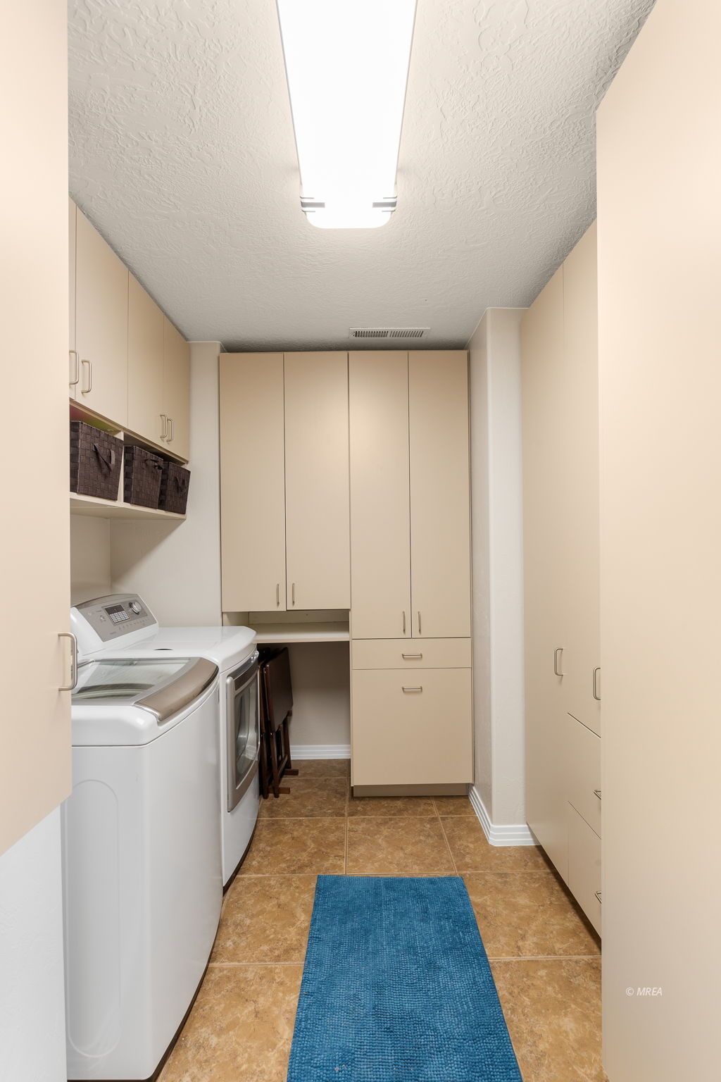 858  Falcon Glenn Dr