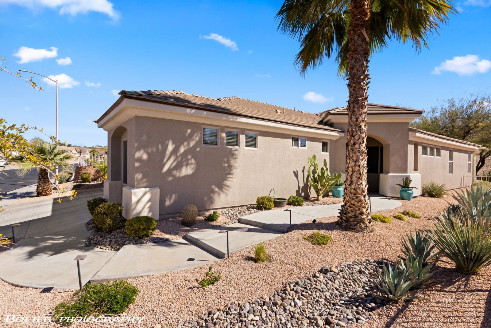 454  Highland View Ct