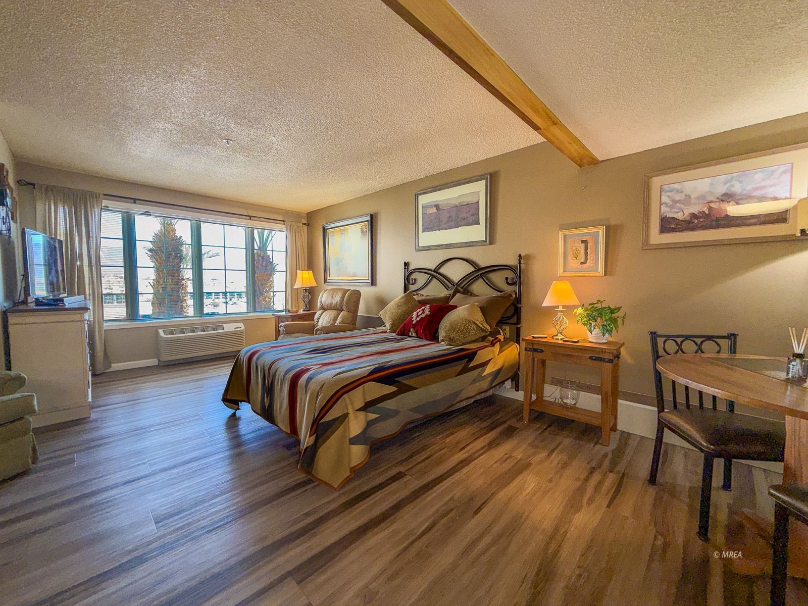 555  Highland Dr #219