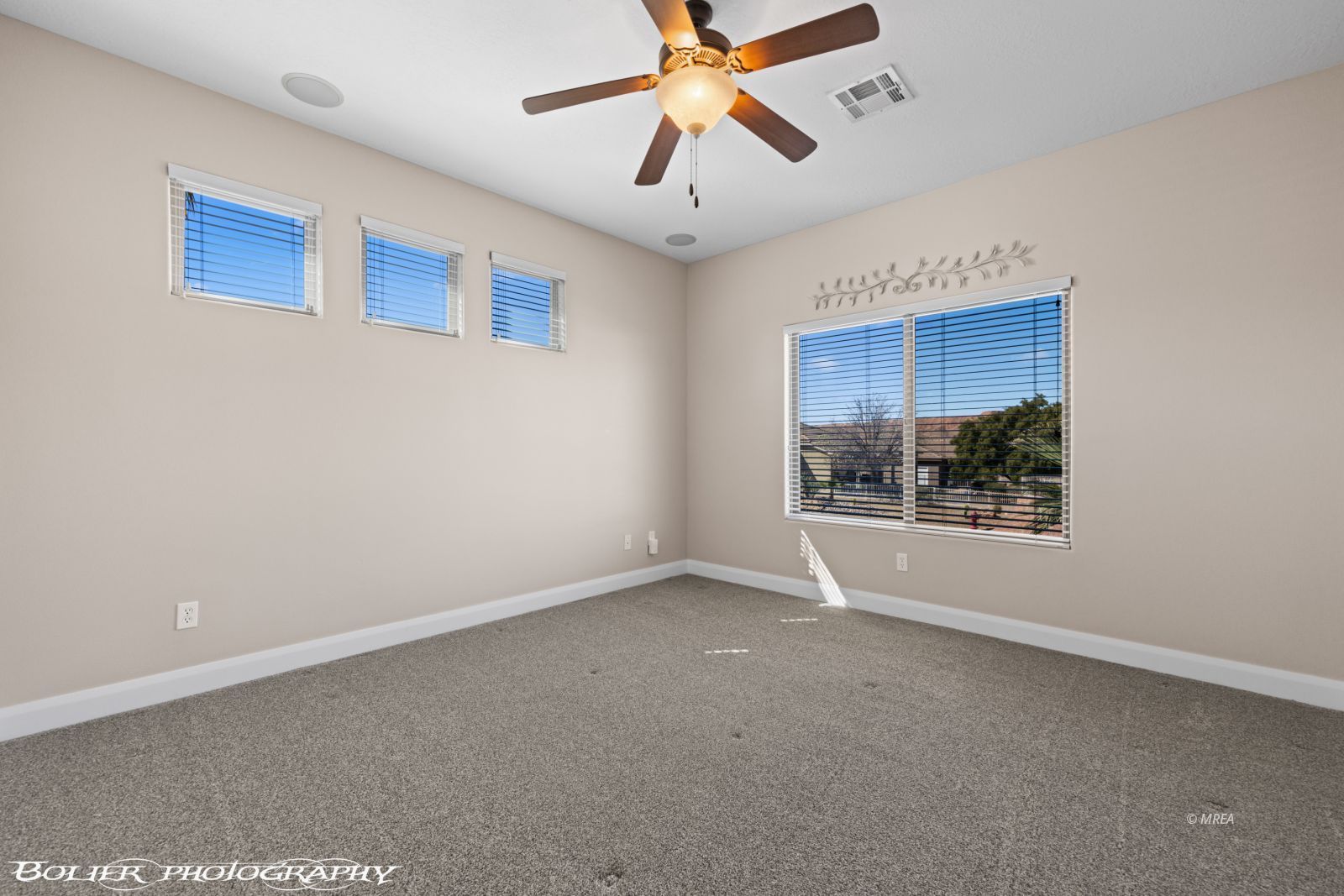 454  Highland View Ct