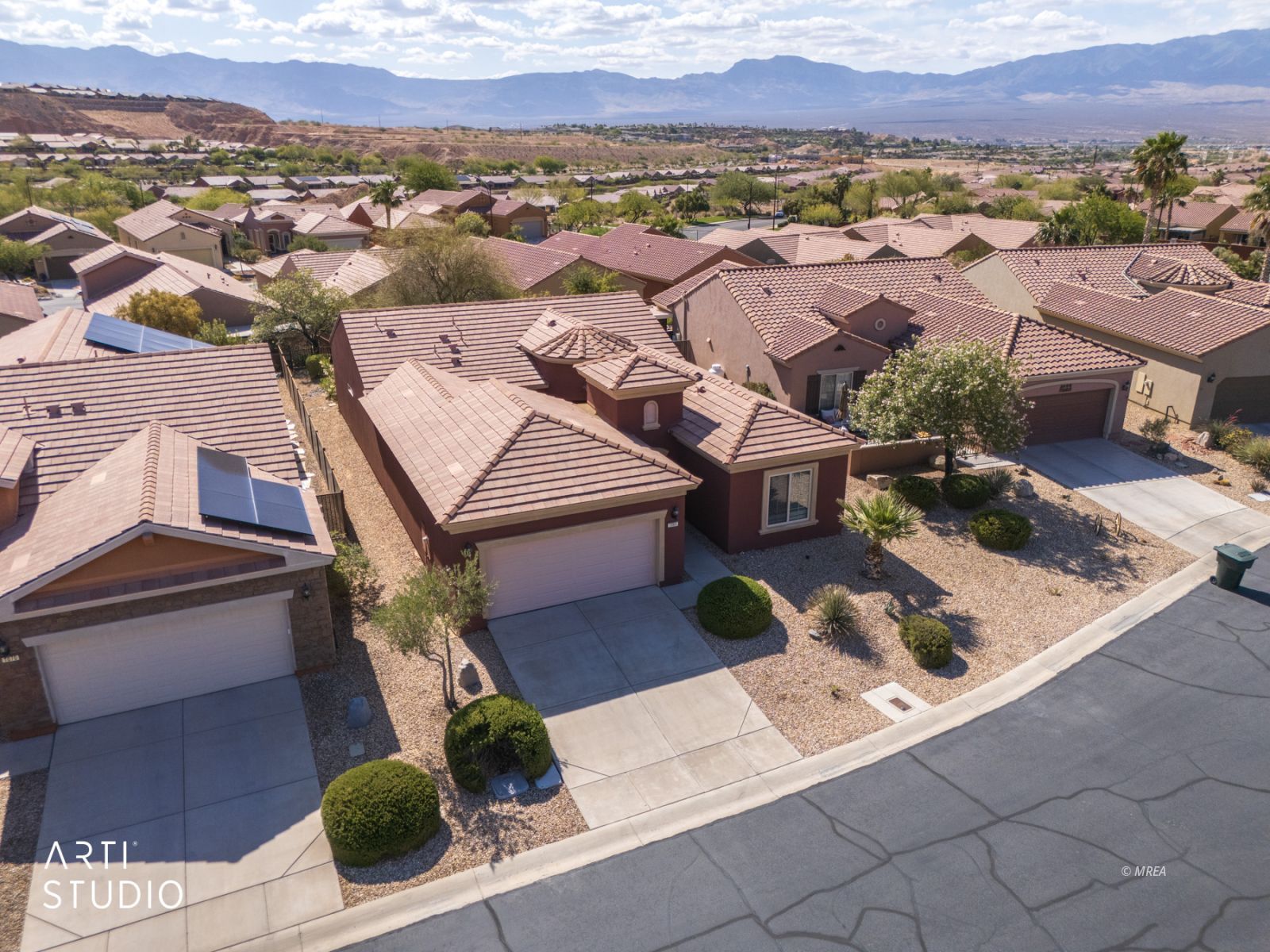 1064  Buckboard Trail 