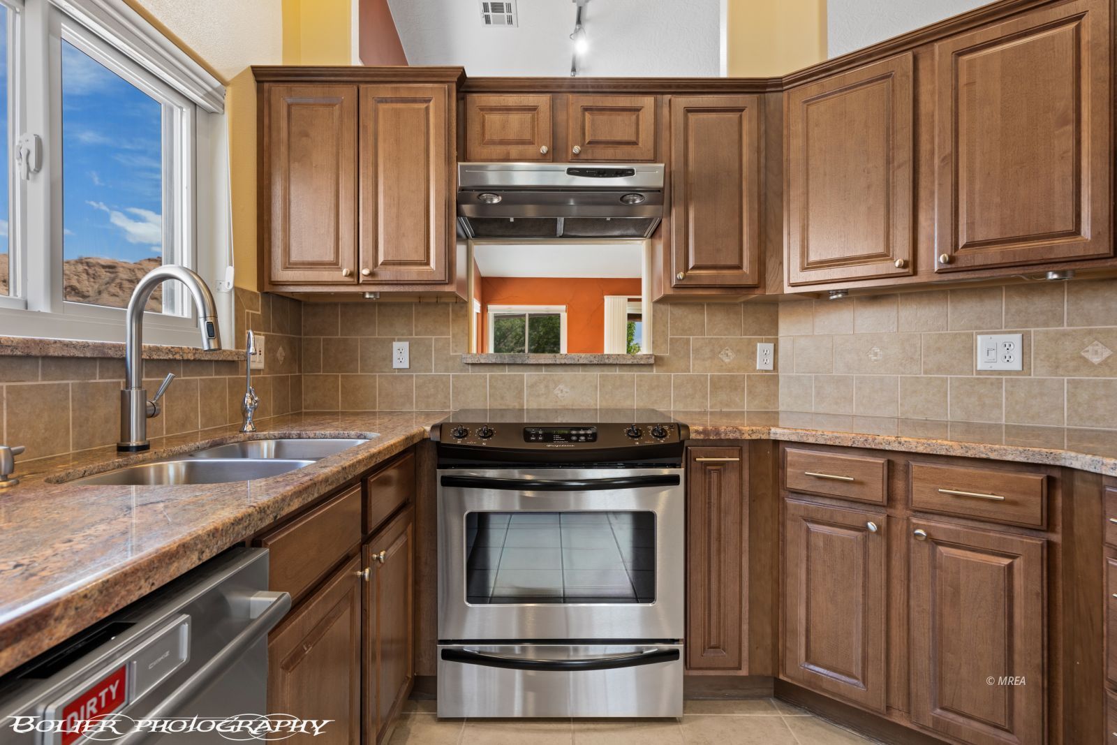 998  Opal St