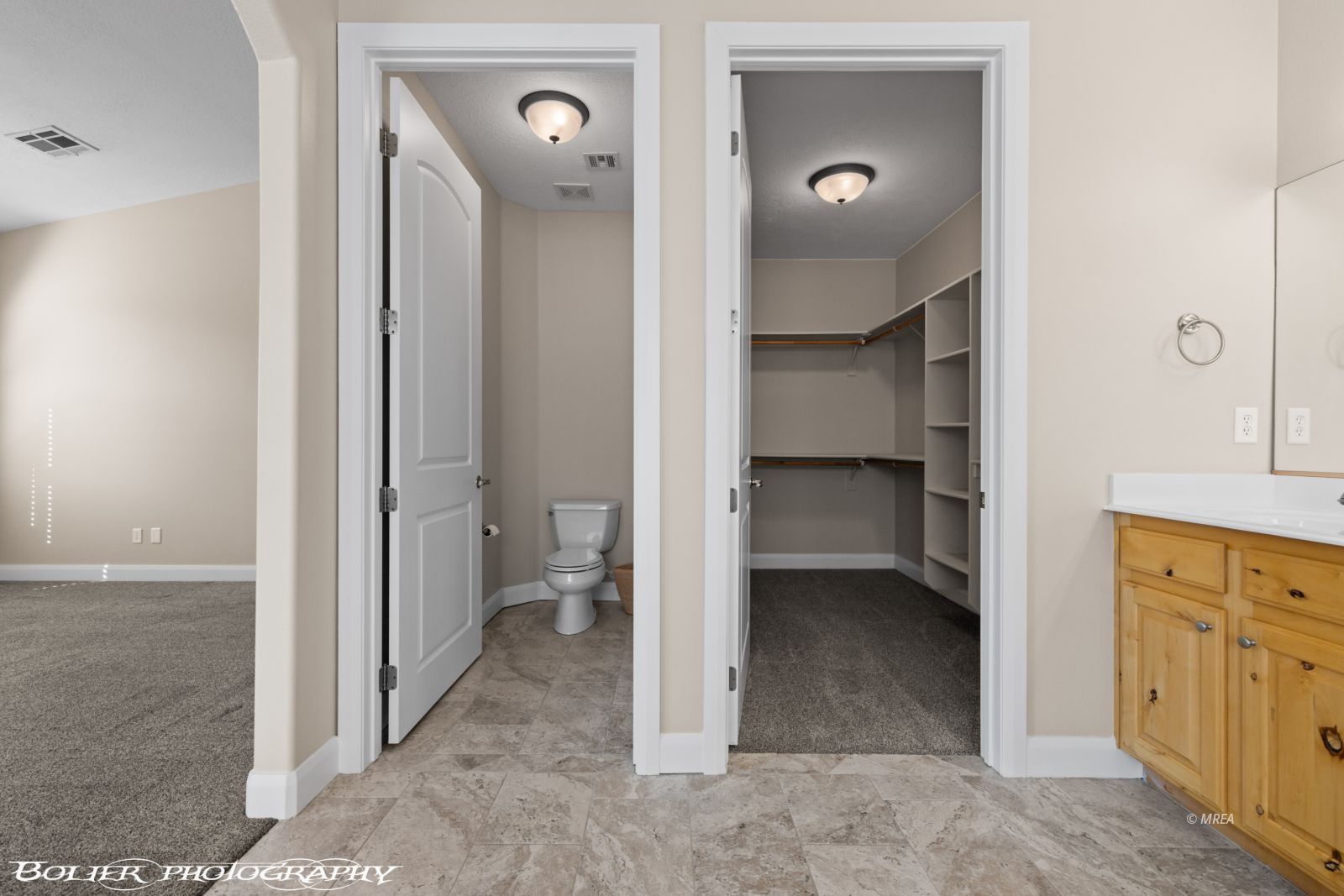 454  Highland View Ct