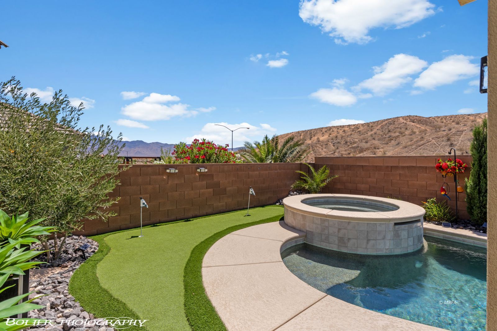 472  Paradise Valley Hts 