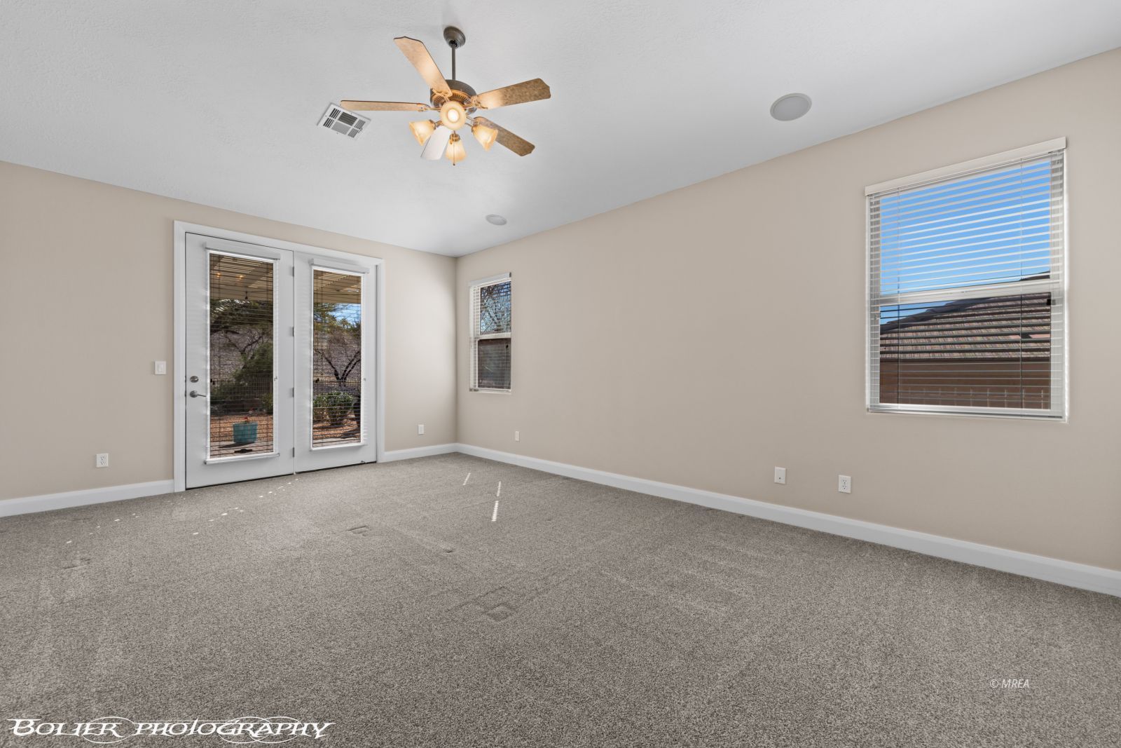 454  Highland View Ct