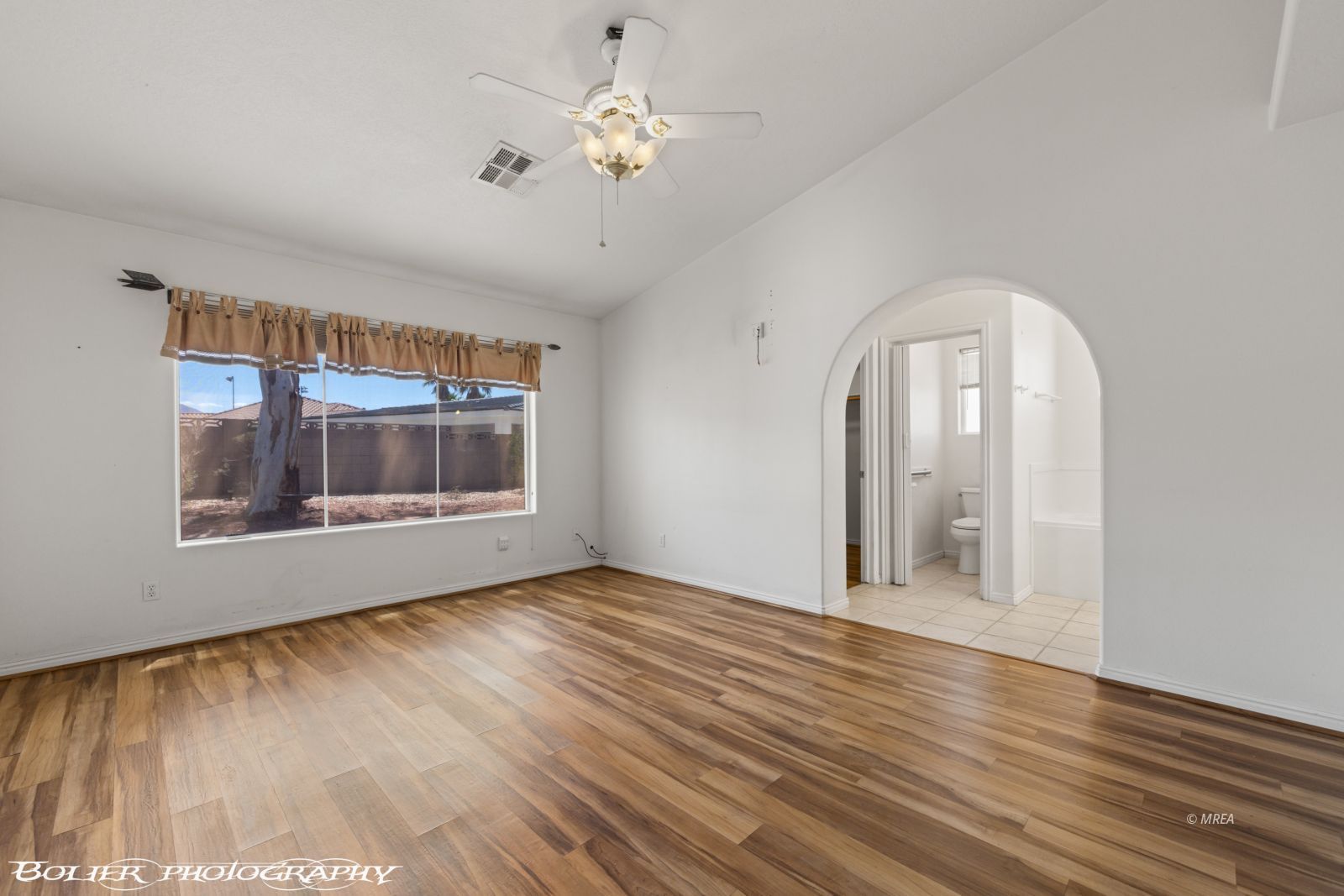 648  Valley View Dr