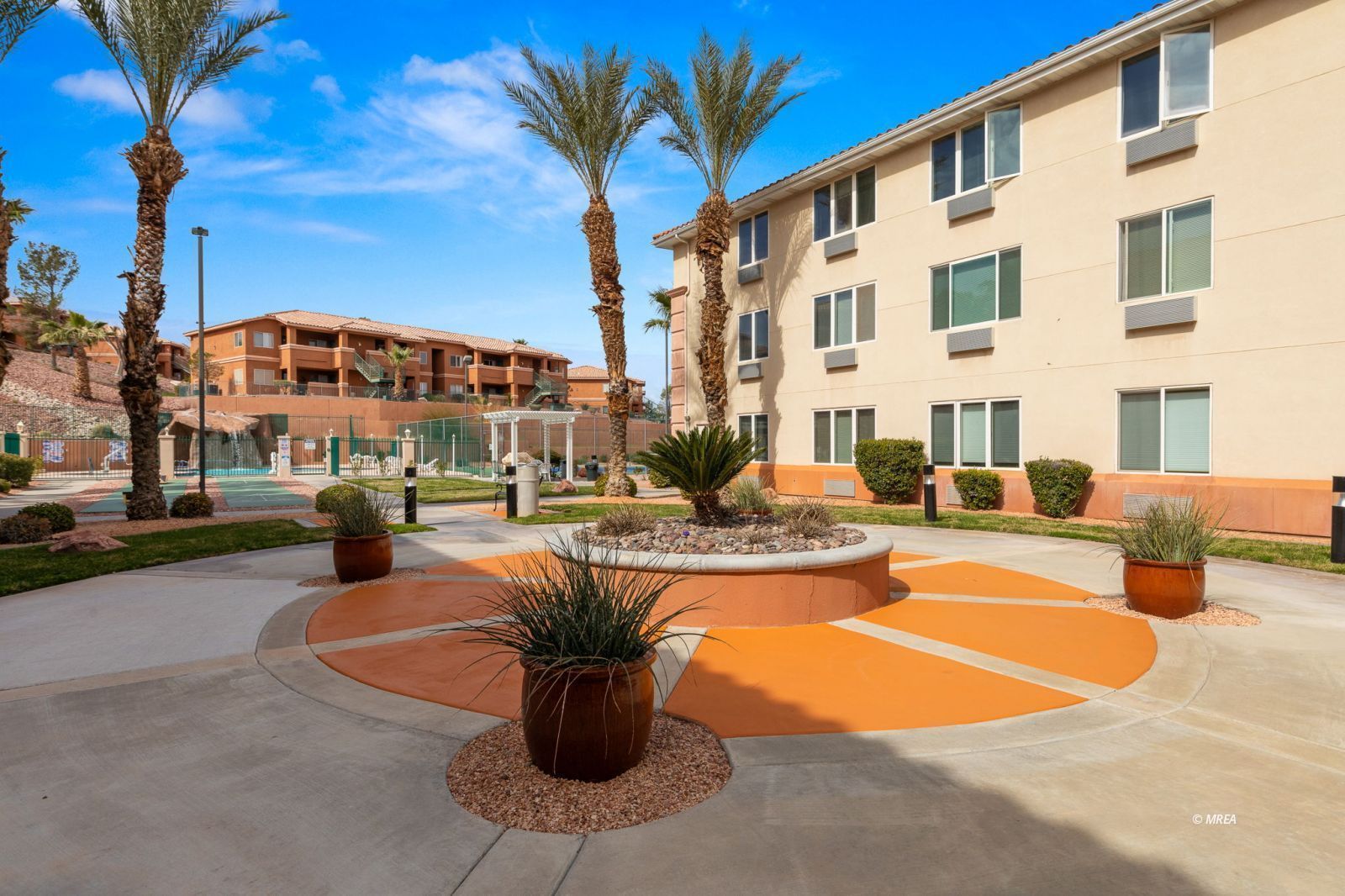 555  Highland Dr #307