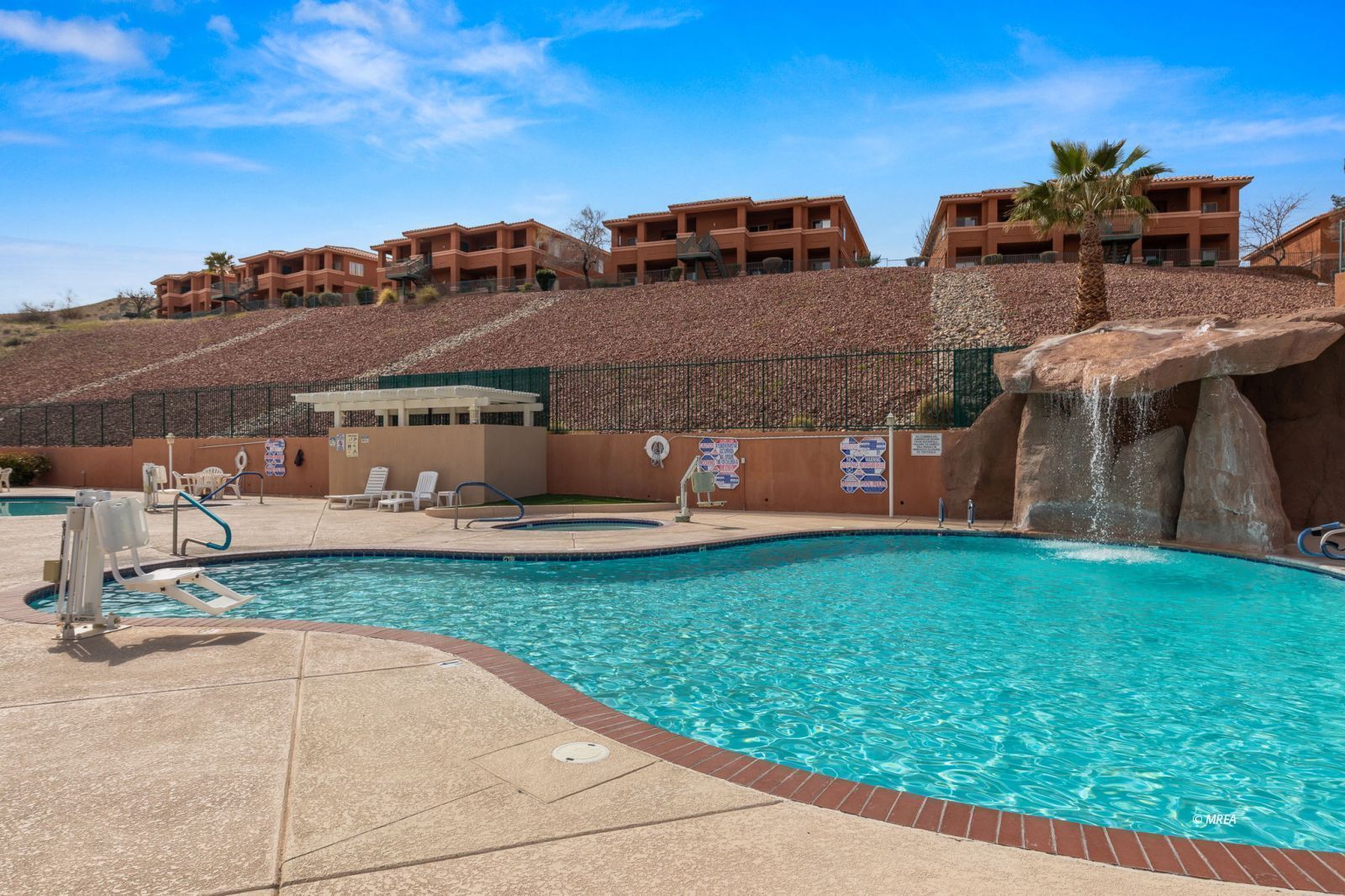 555  Highland Dr #307