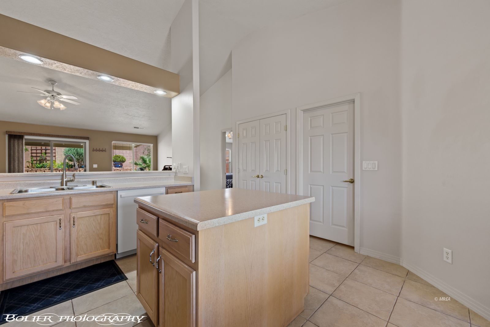 871  Falcon Glenn Dr