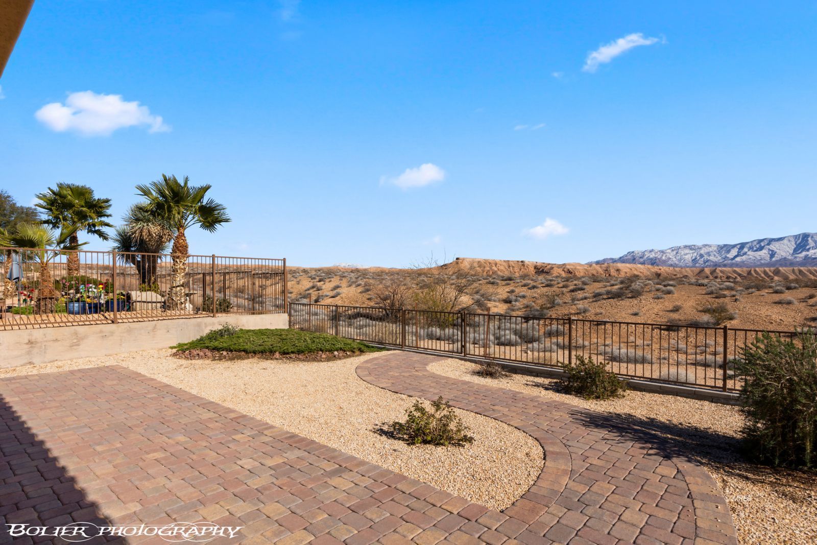 1402  Vista Del Ciudad Dr