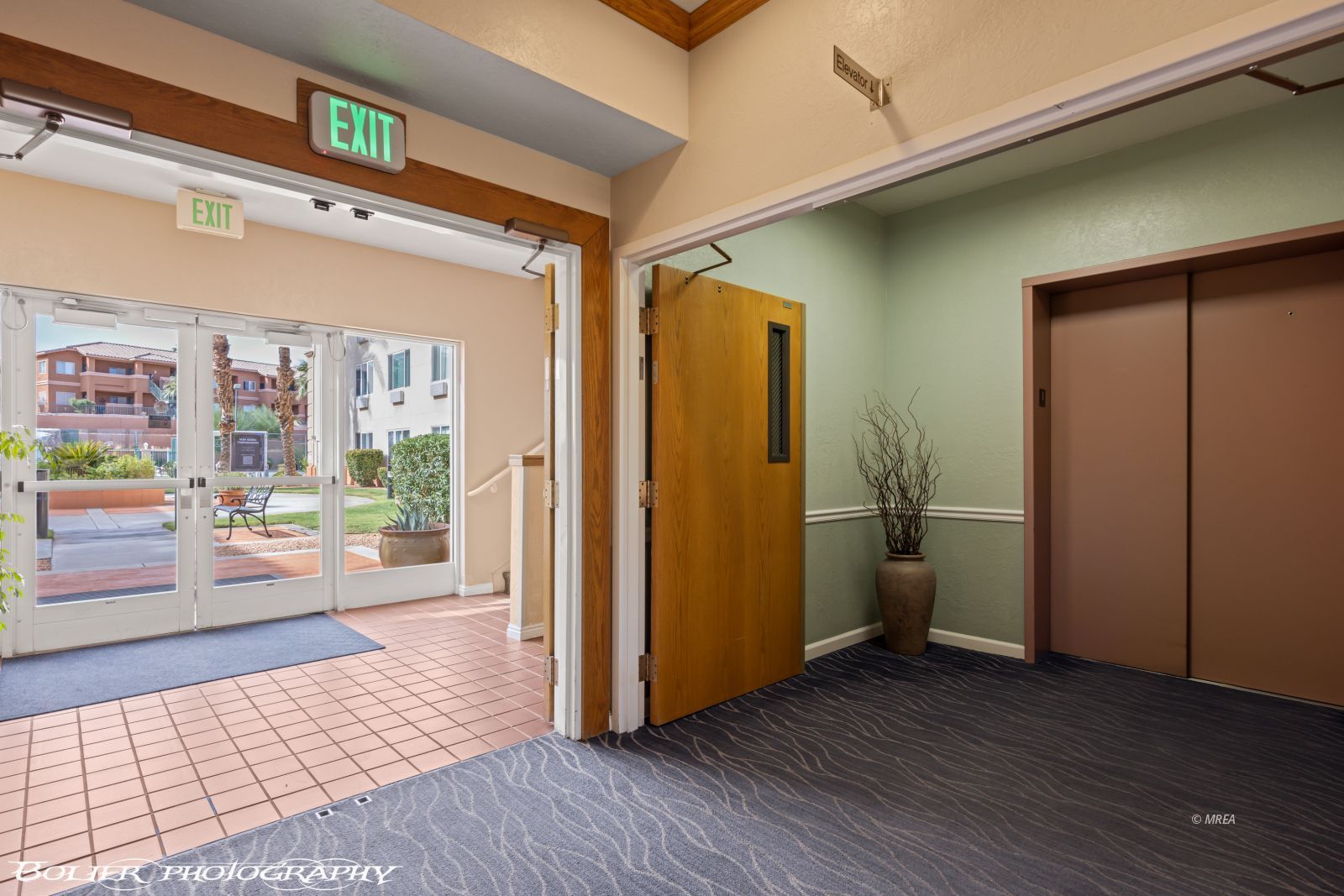 555  Highland Dr #109