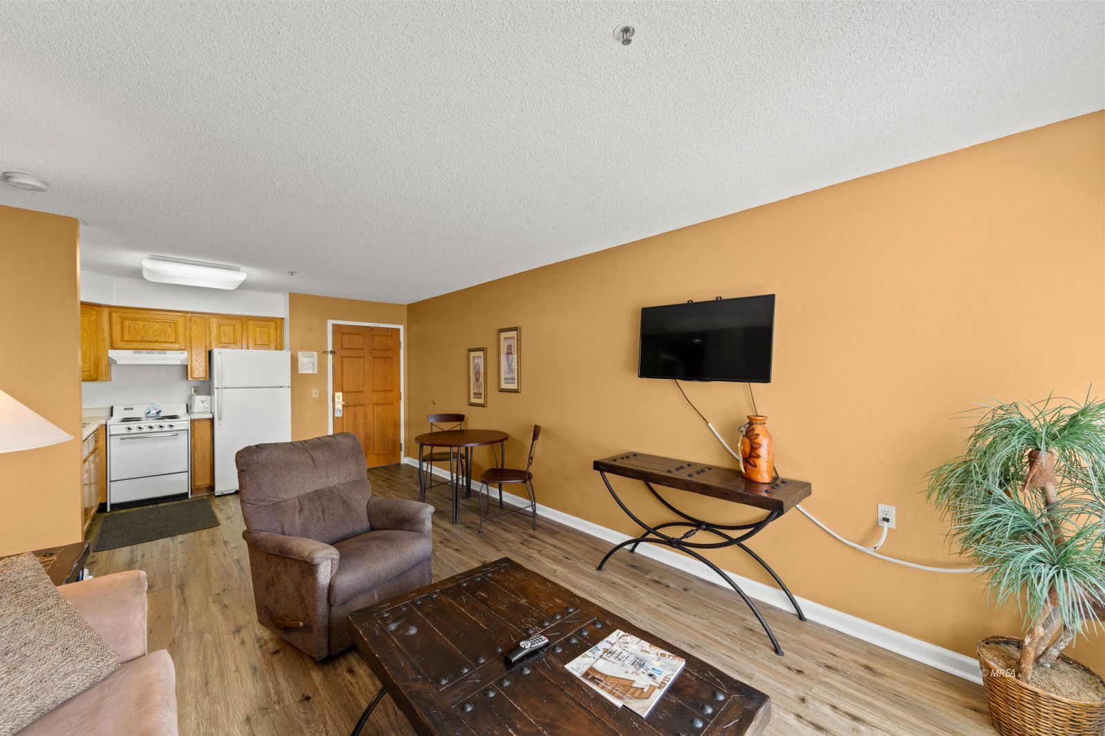 555  Highland Dr #307