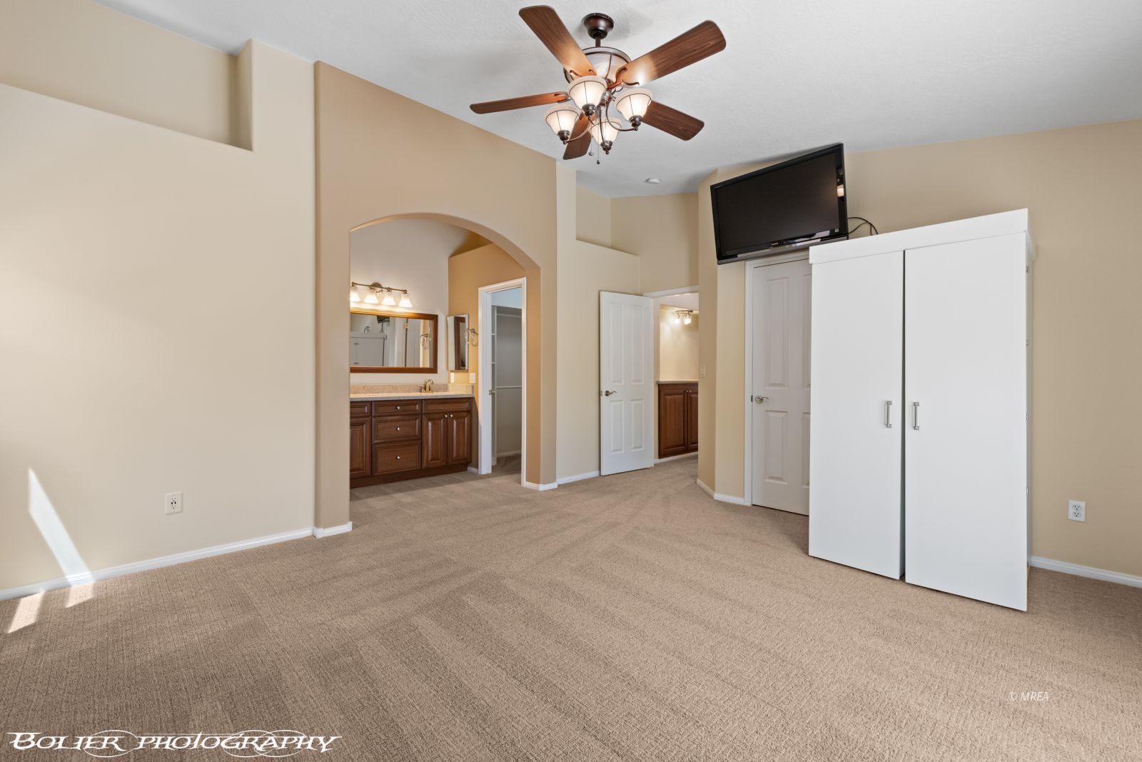 998  Opal St