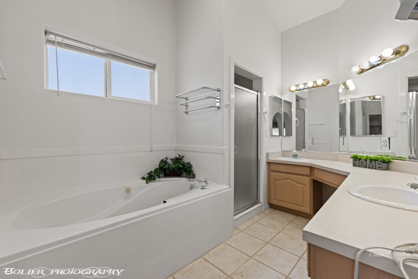 648  Valley View Dr