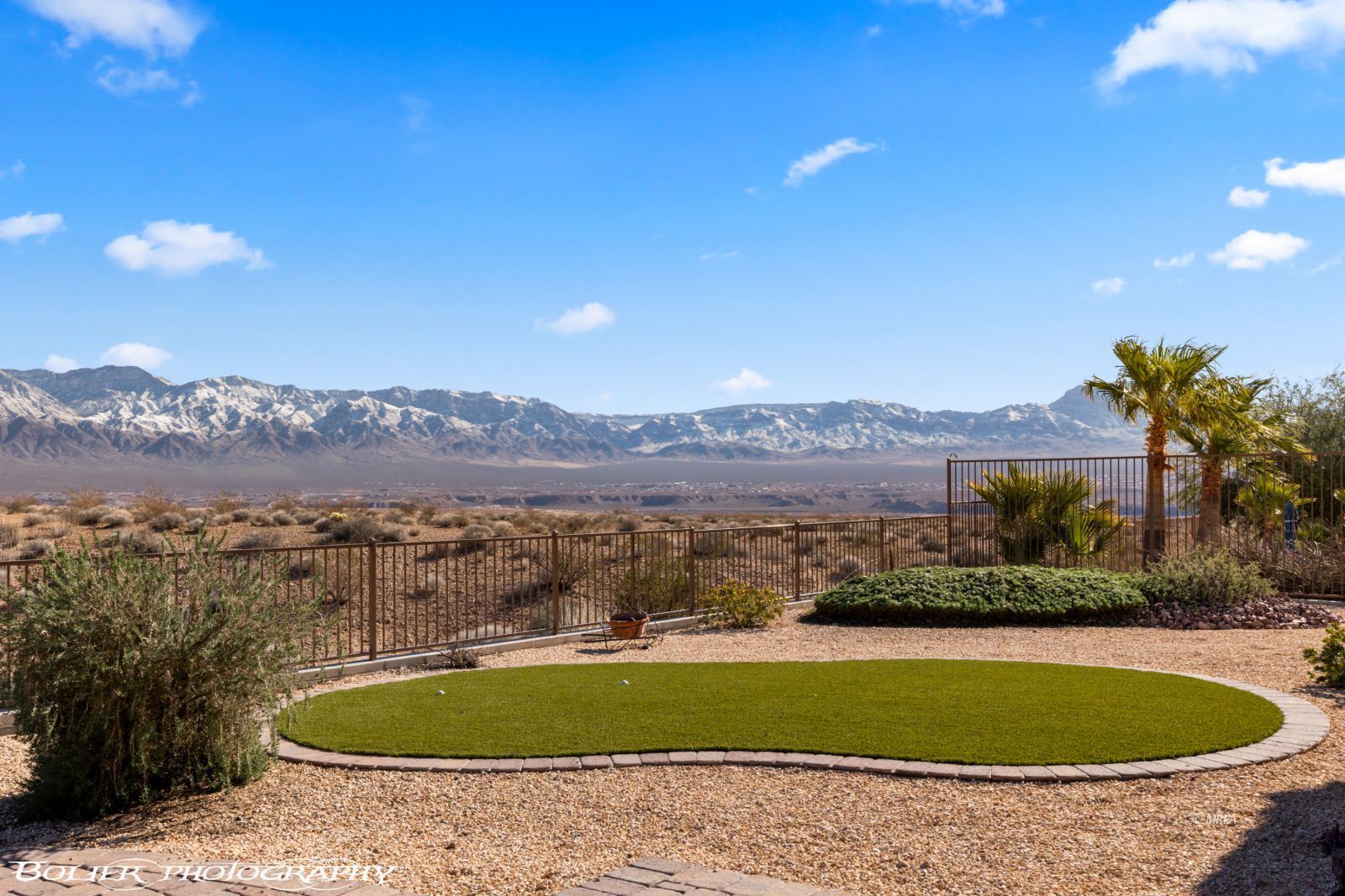 1402  Vista Del Ciudad Dr