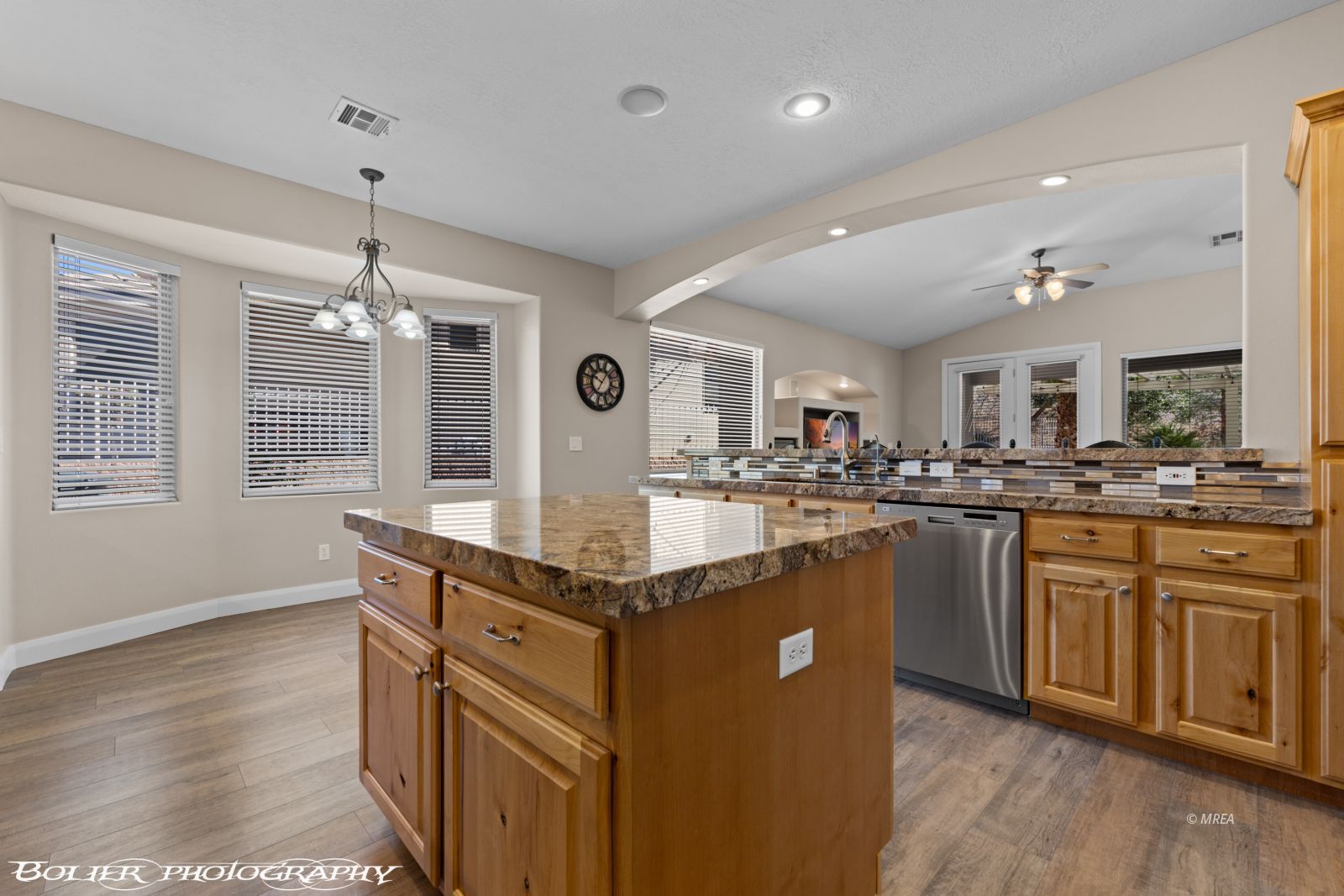 454  Highland View Ct