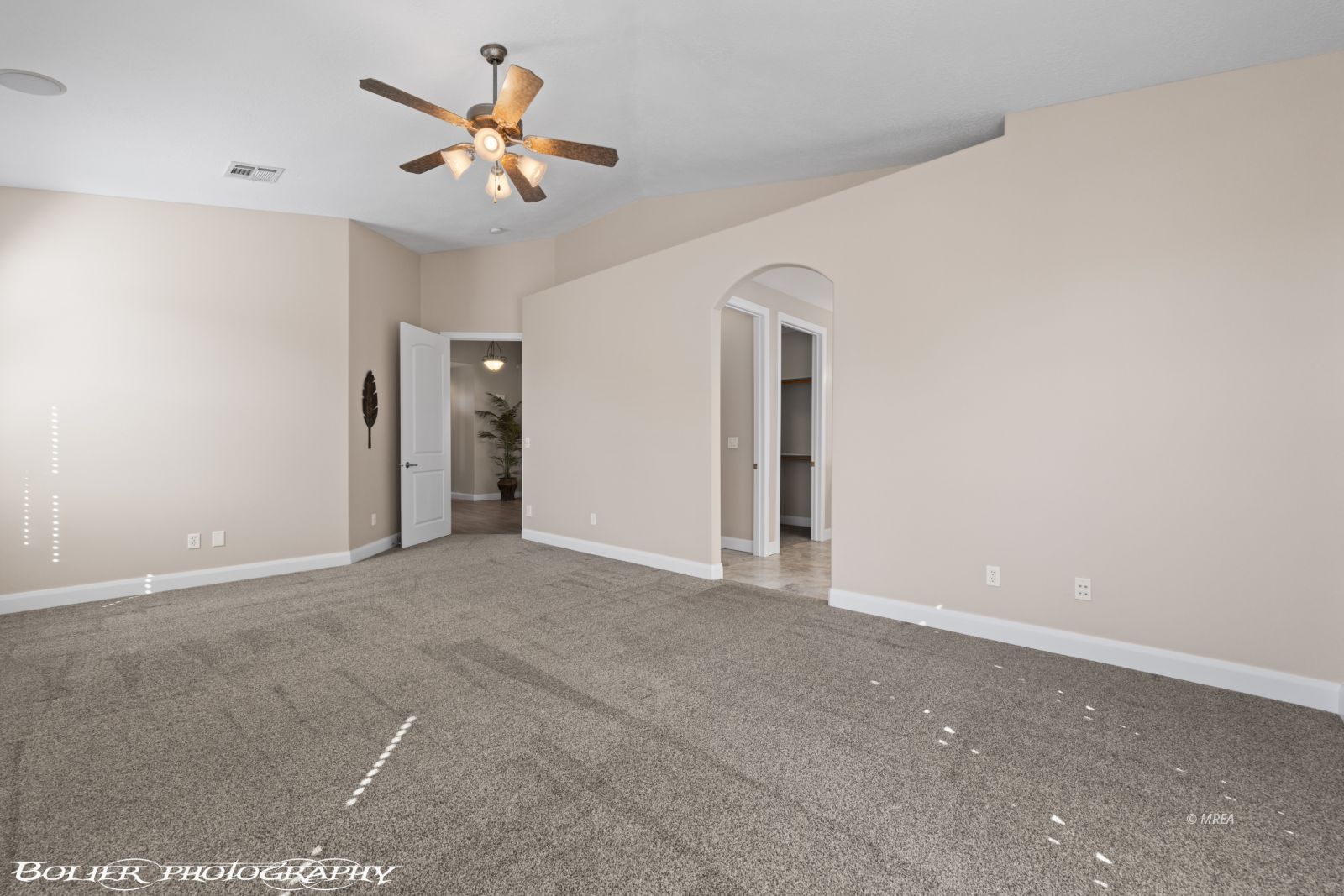 454  Highland View Ct