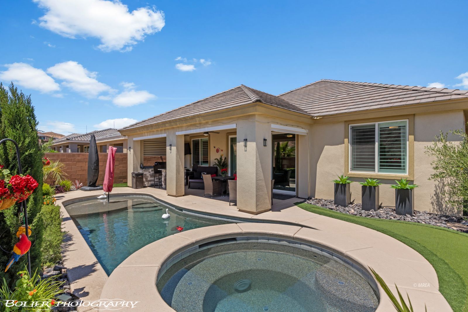 472  Paradise Valley Hts 