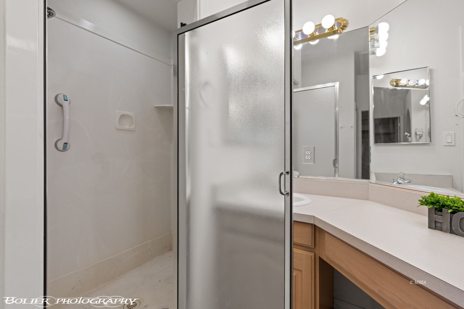 648  Valley View Dr