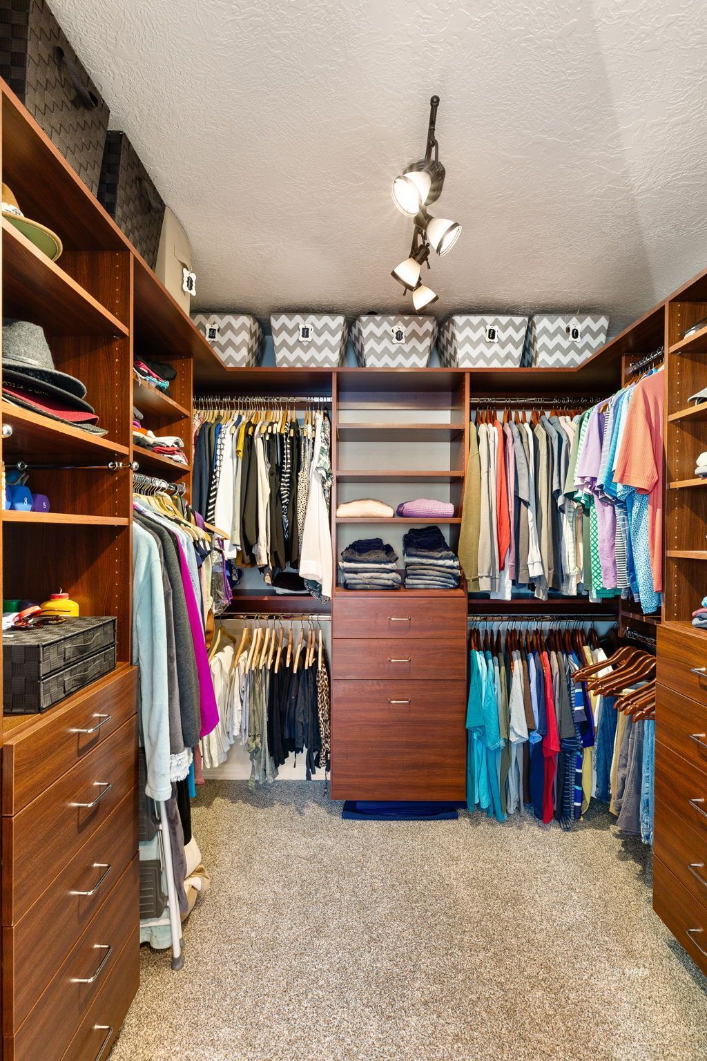 858  Falcon Glenn Dr