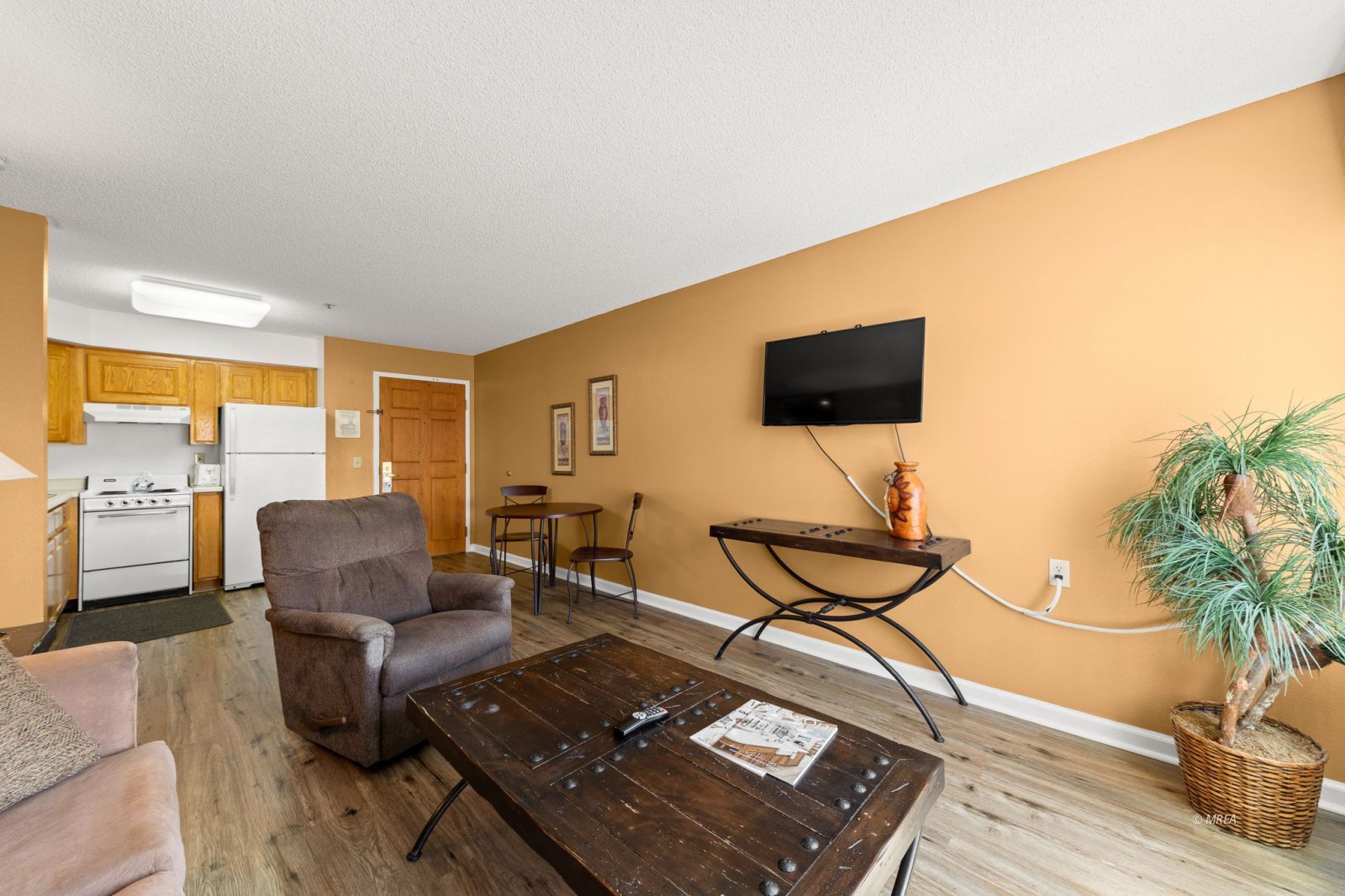 555  Highland Dr #307