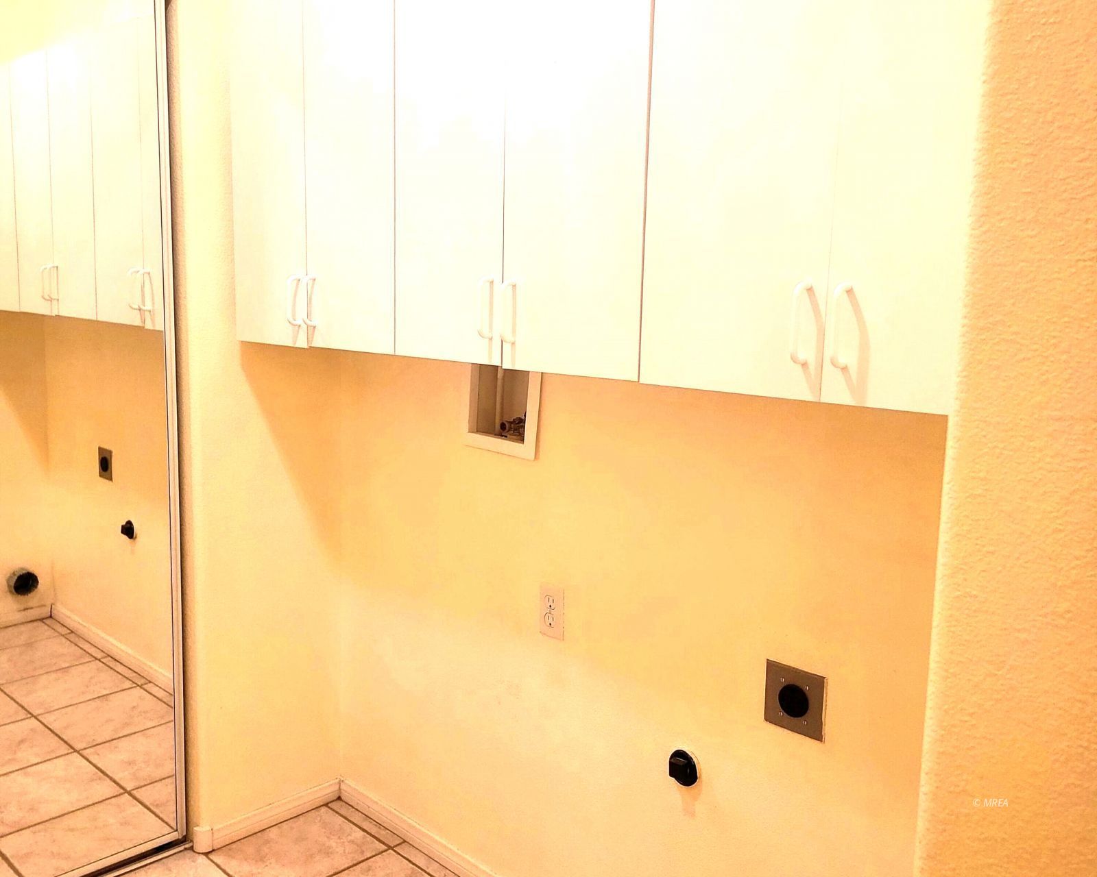 1229  Augusta Hills St