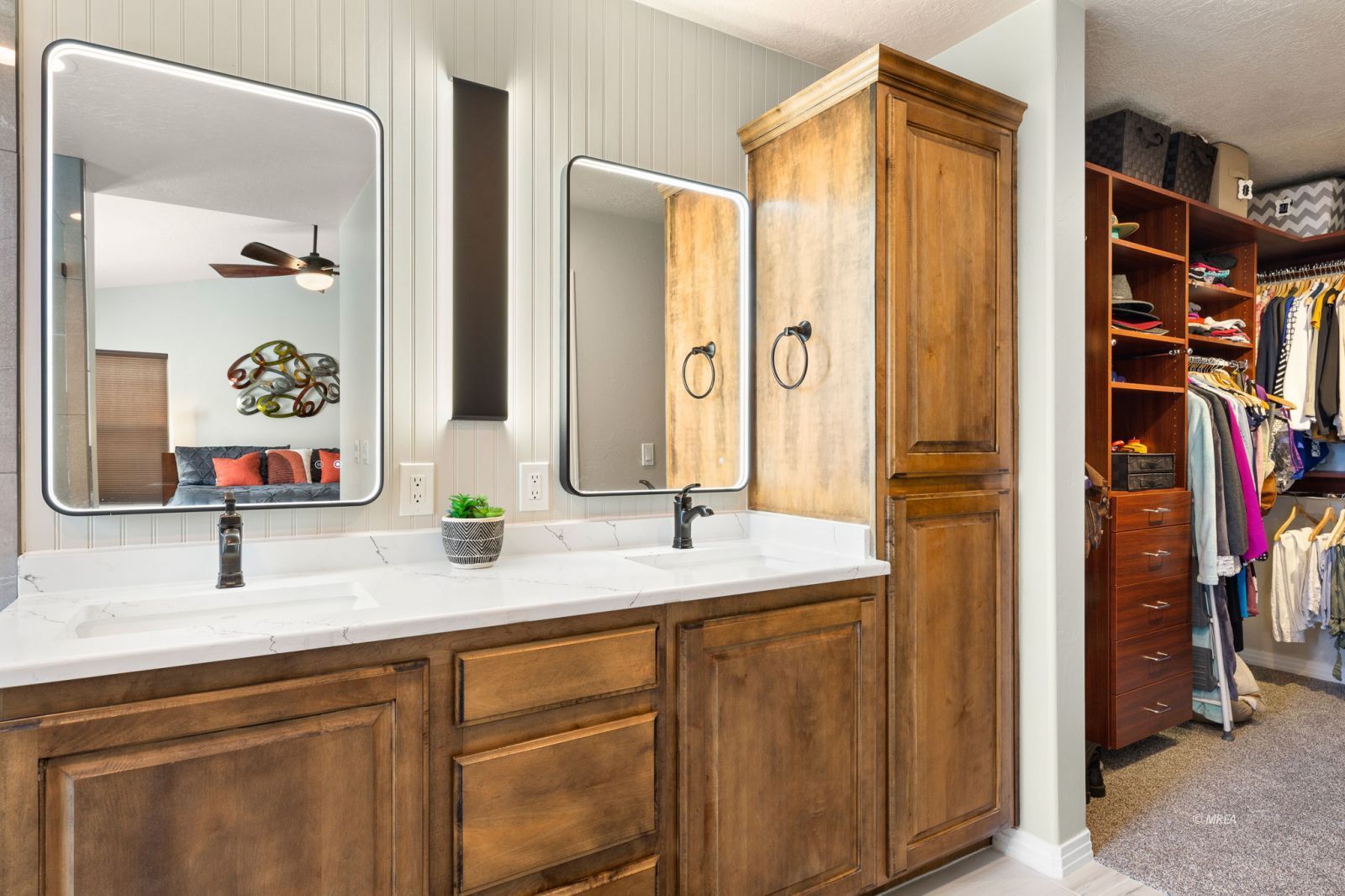 858  Falcon Glenn Dr