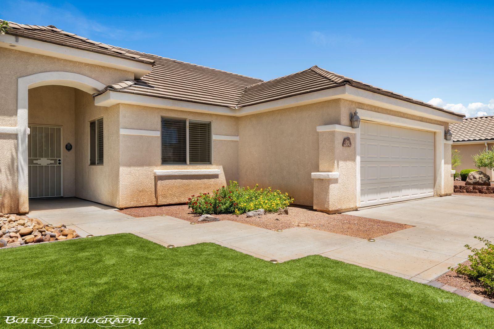 871  Falcon Glenn Dr