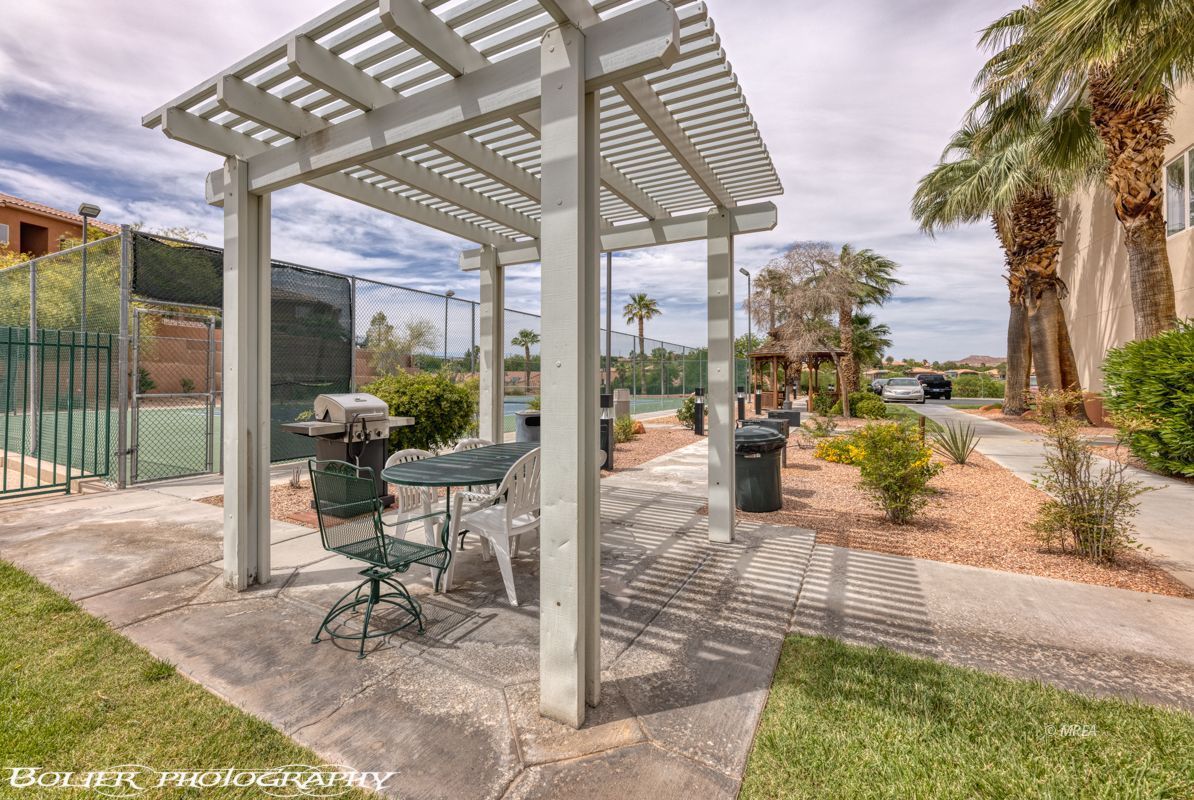 555  Highland Dr #109