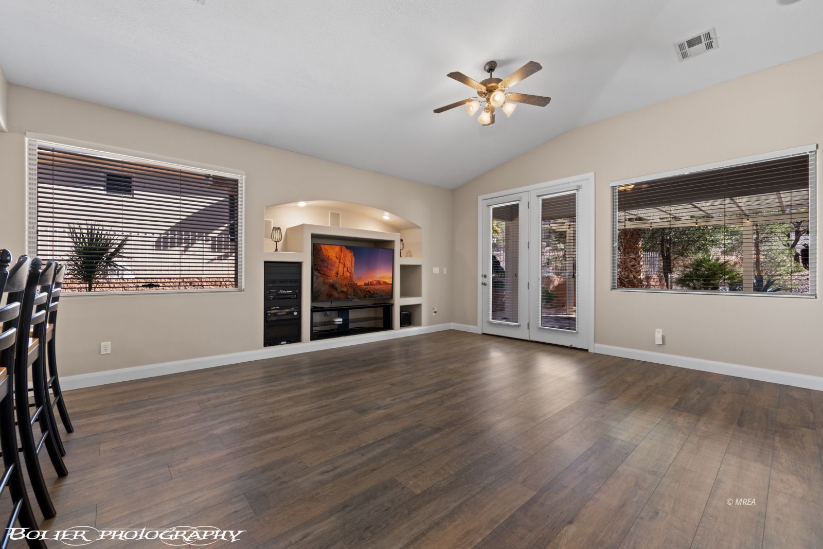 454  Highland View Ct