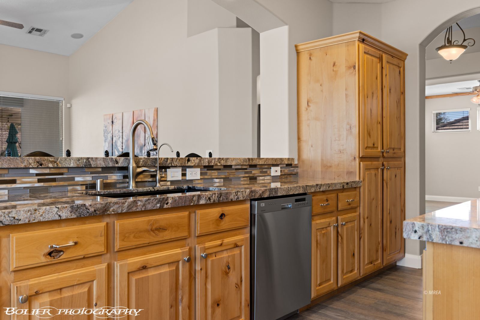 454  Highland View Ct