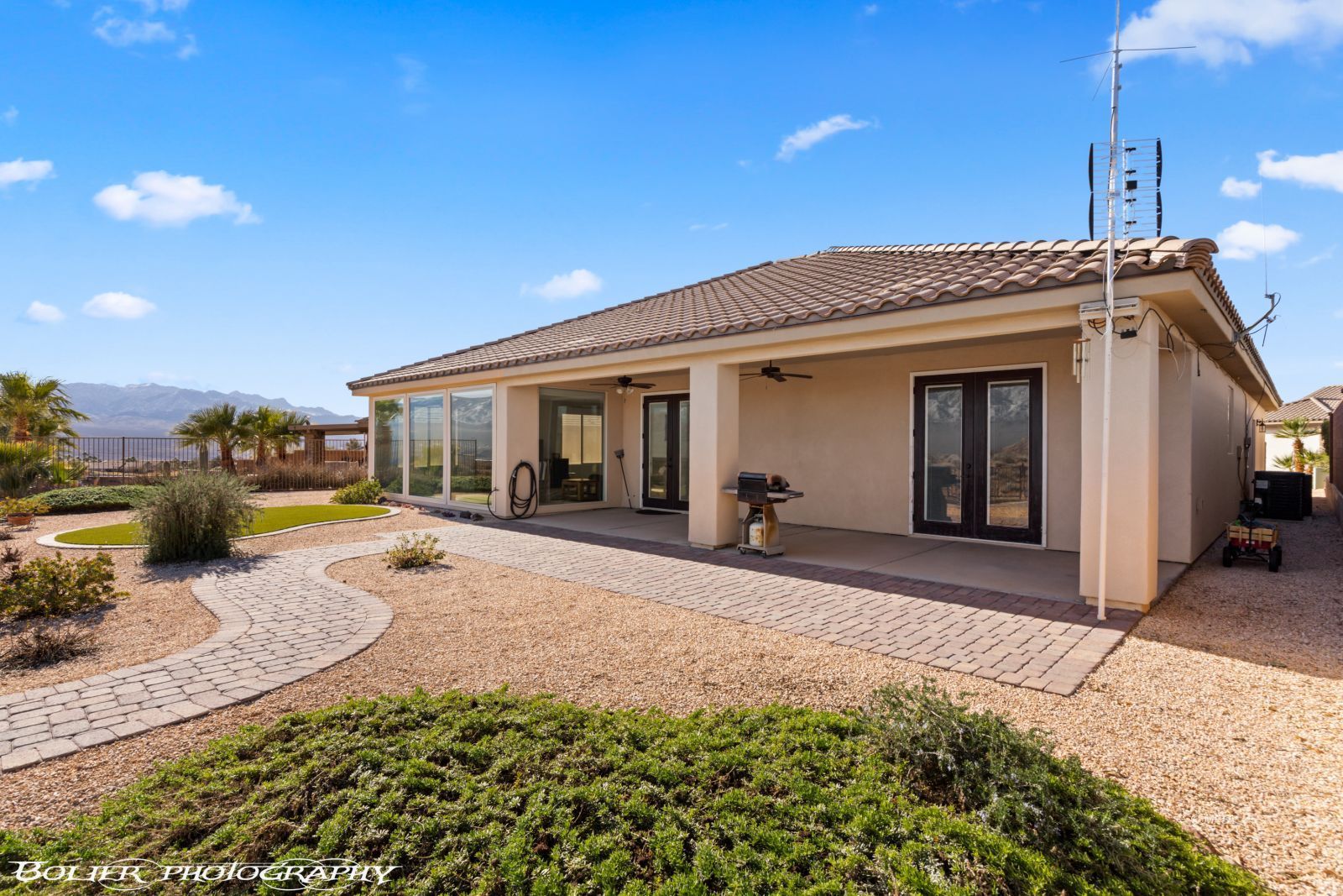 1402  Vista Del Ciudad Dr