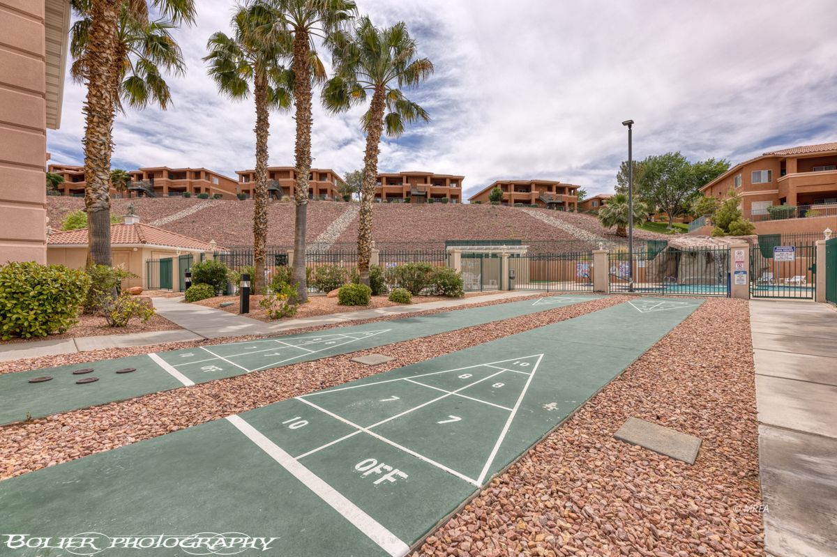 555  Highland Dr #115