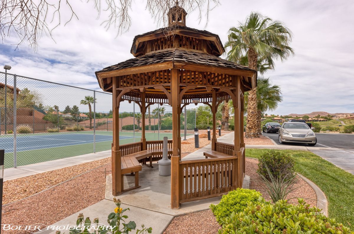 555  Highland Dr #115