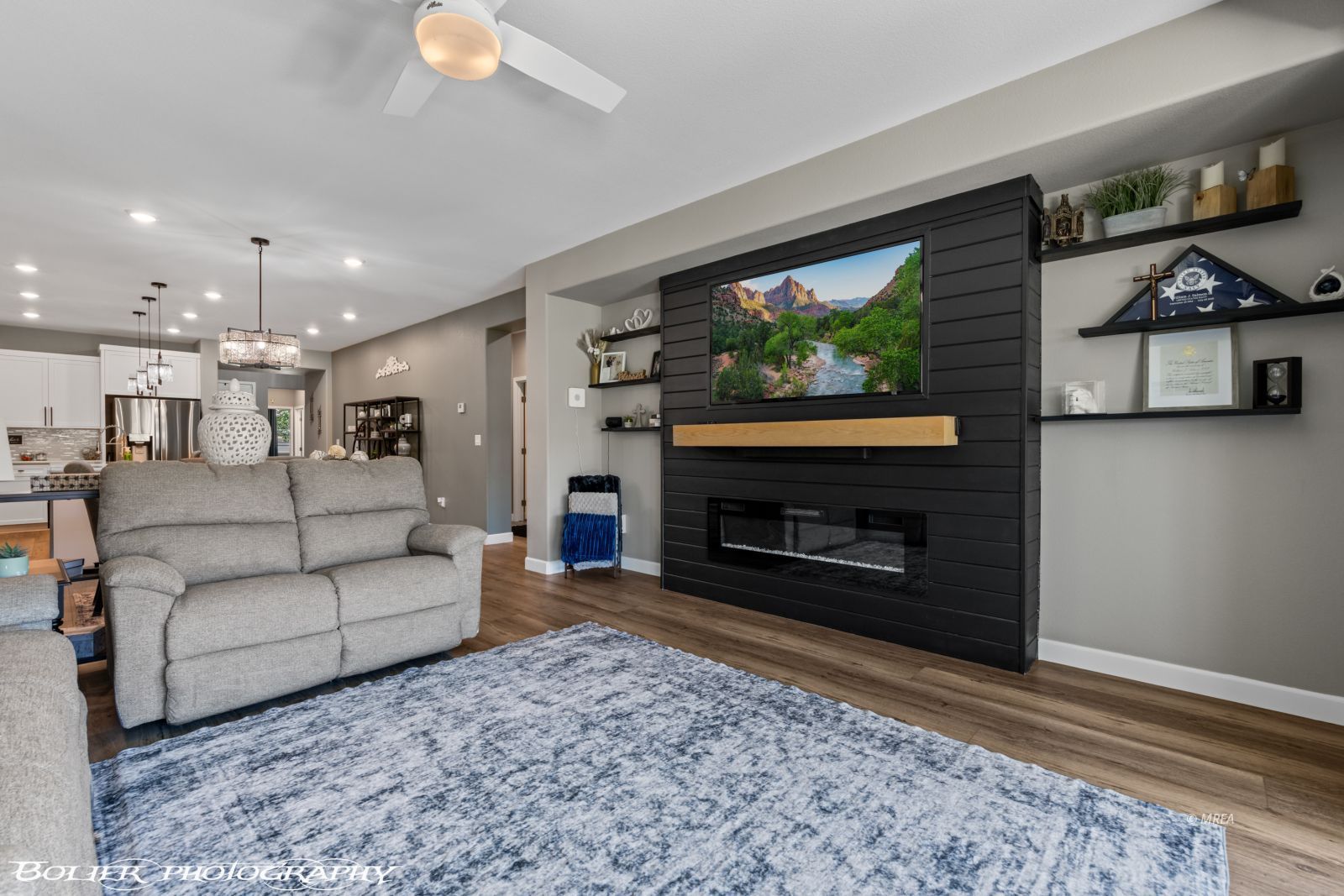 472  Paradise Valley Hts 
