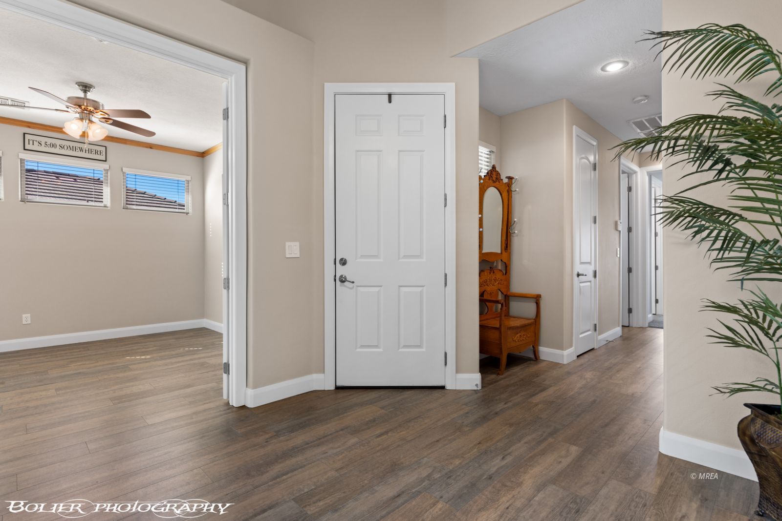 454  Highland View Ct