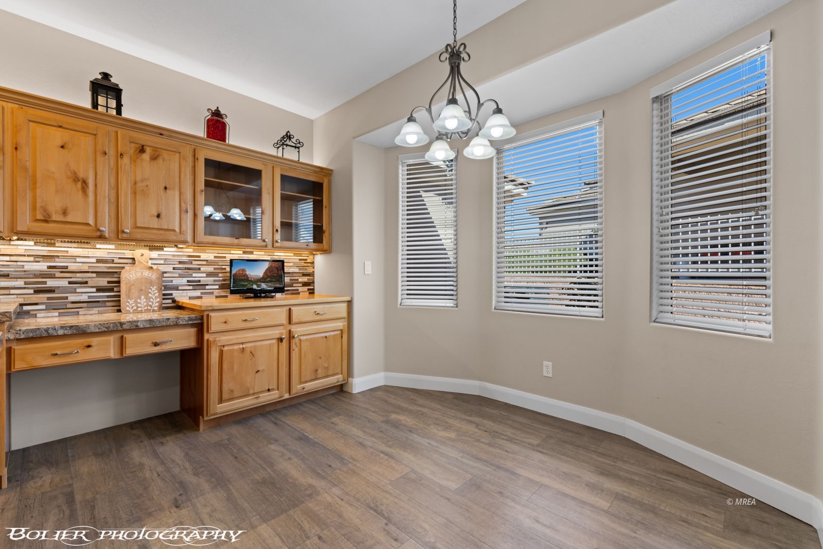 454  Highland View Ct